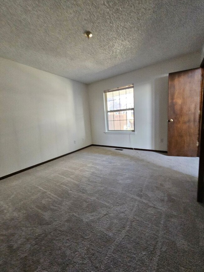 Building Photo - End Unit Condo with Private Patio