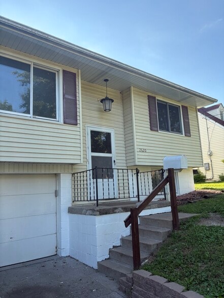 Primary Photo - 2620 Columbia St