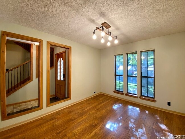 Building Photo - 8911 Shady Leaf