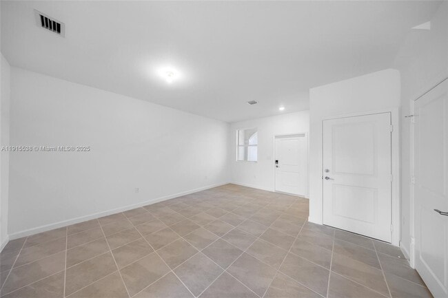 Building Photo - 2751 SE 25th Ave