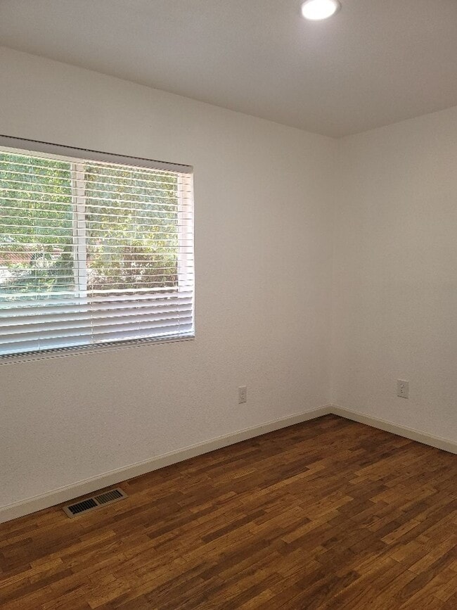 Building Photo - Remodeled 3 bed/2 bath in High Point/West ...