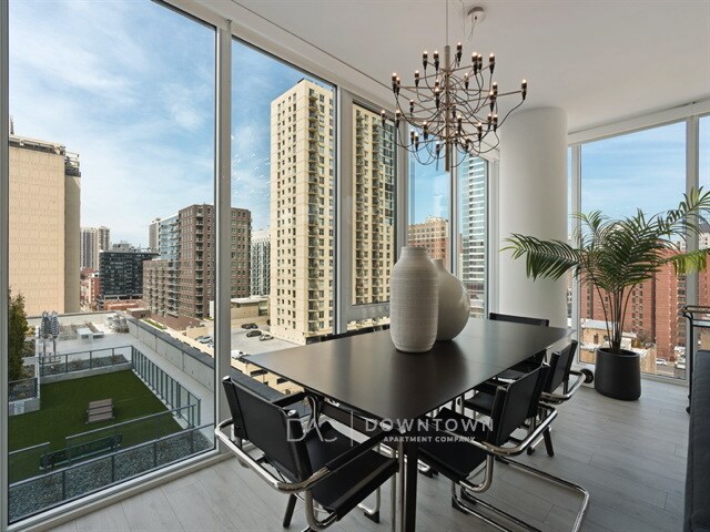Building Photo - 1111 N Wells St