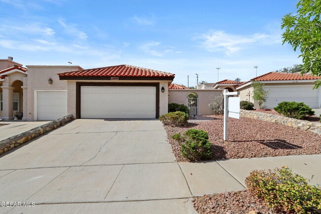 Building Photo - 205 N Alto Mesa Dr