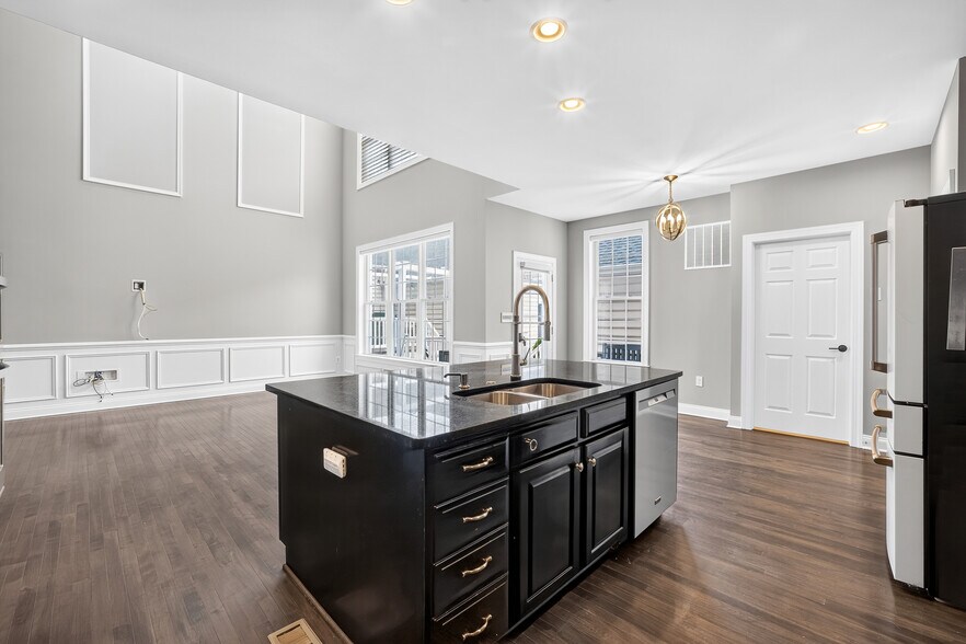 Building Photo - 23202 Evergreen Ridge Dr