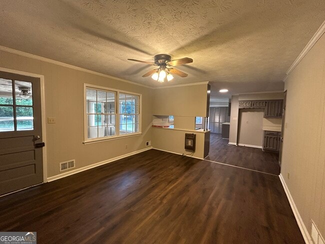 Building Photo - 2000 Forest Dr