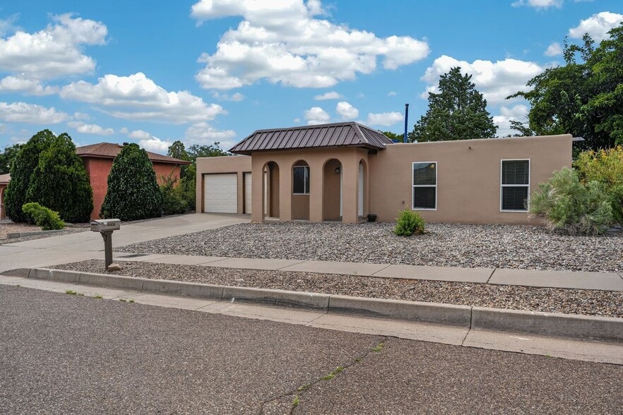 Building Photo - 10501 Delicado Pl NE