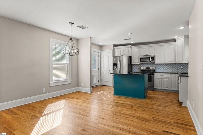 Building Photo - 309 Briarcliff Dr