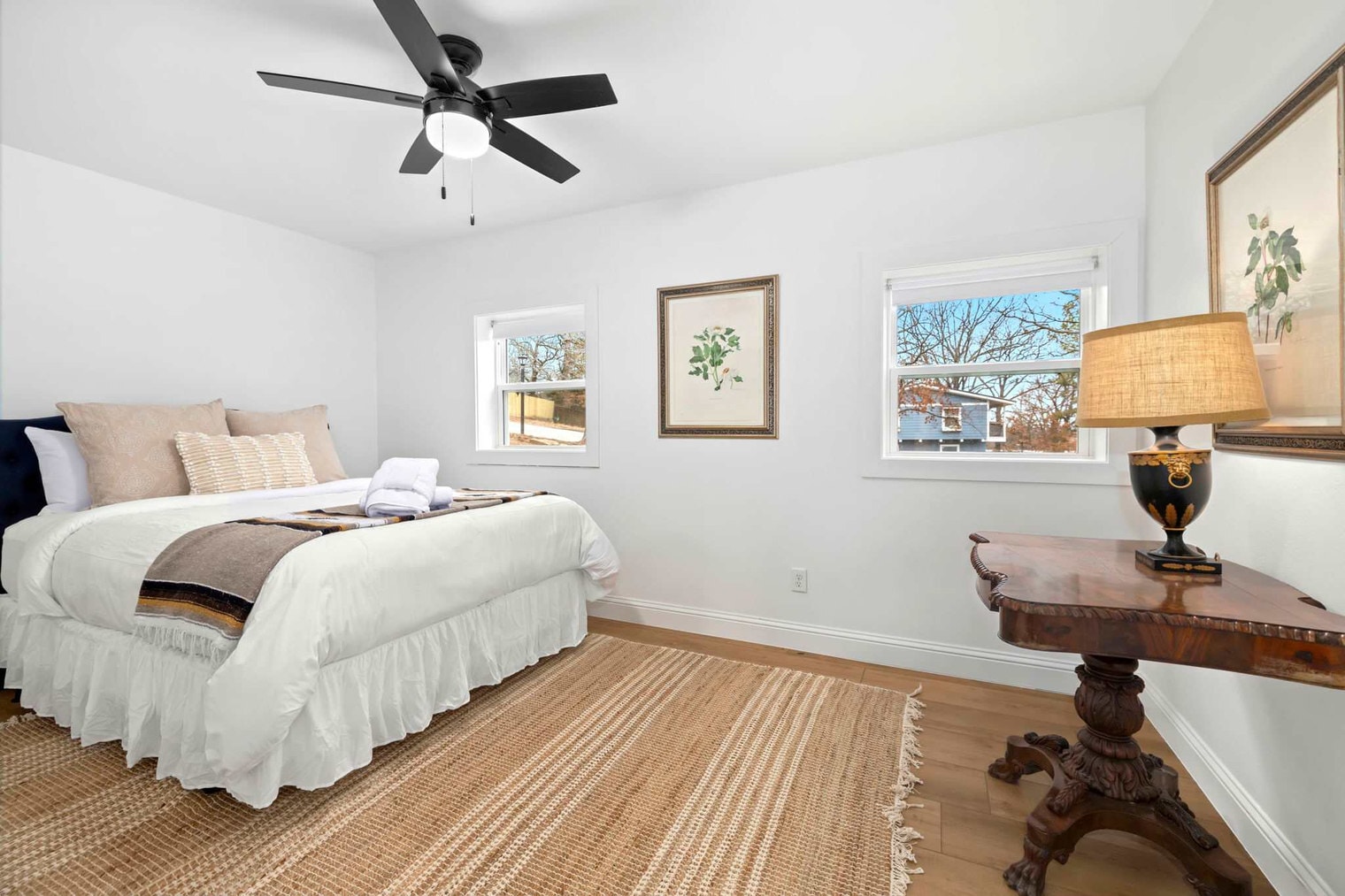 Building Photo - 1158 N Sunset Dr