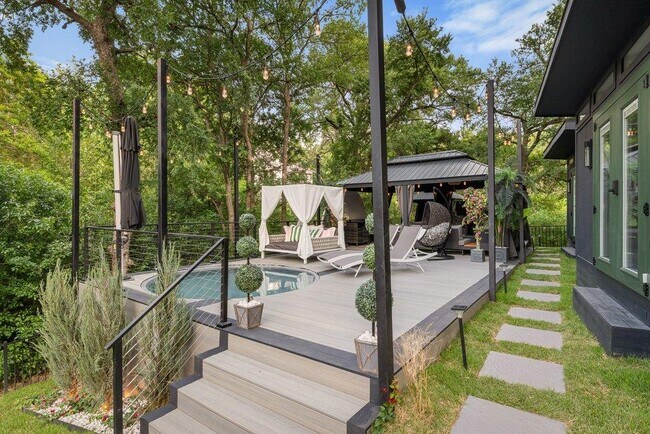 Building Photo - 3018 Sunridge Dr