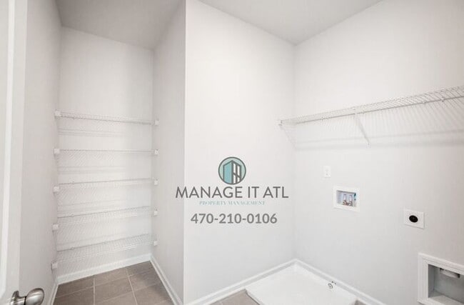 Building Photo - Great location! Elegant Townhome in Doraville