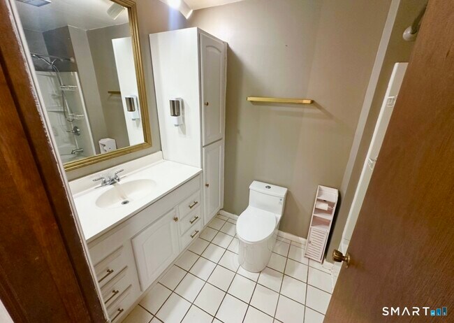 Building Photo - 313 Dunfey Ln