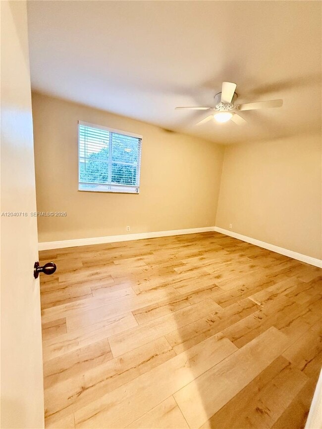 Building Photo - 660 Sand Creek Cir