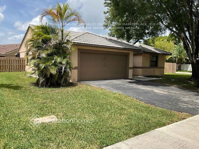 Building Photo - 6150 Hawkes Bluff Ave
