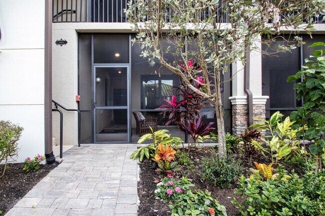 Building Photo - Like new 2BR, 2BA garage condo-Lakewood National