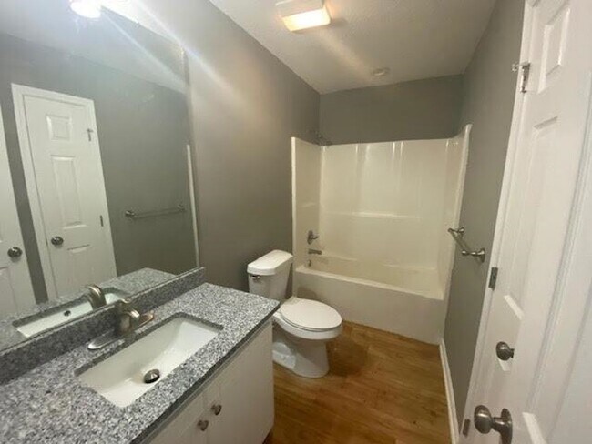 Building Photo - 4 Bed 2 Bath New Fenced in Yard In Kingsla...