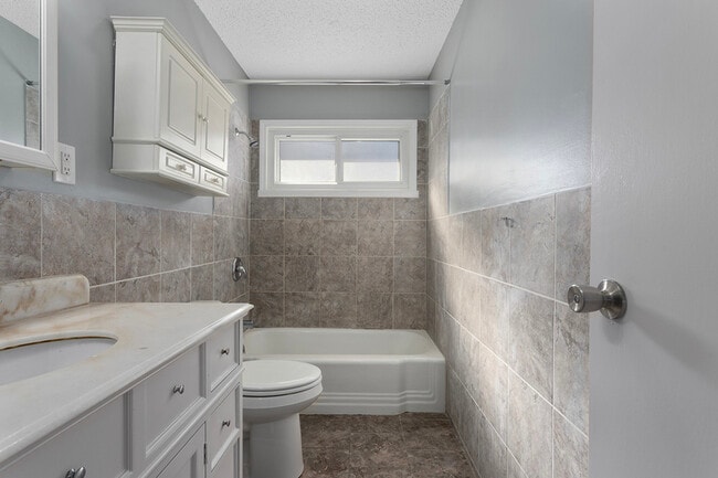 Building Photo - 703 SW 7 St