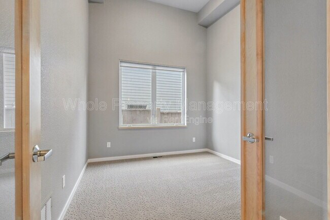 Building Photo - 1821 Blue Star Ln