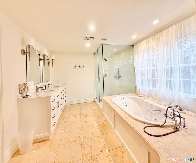 Building Photo - 139 Highland Ave