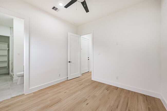 Building Photo - 3808 Ennis St