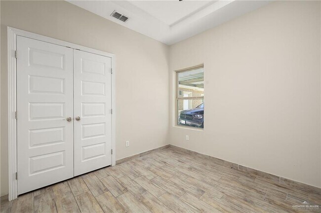 Building Photo - 17 W Harrison Ave