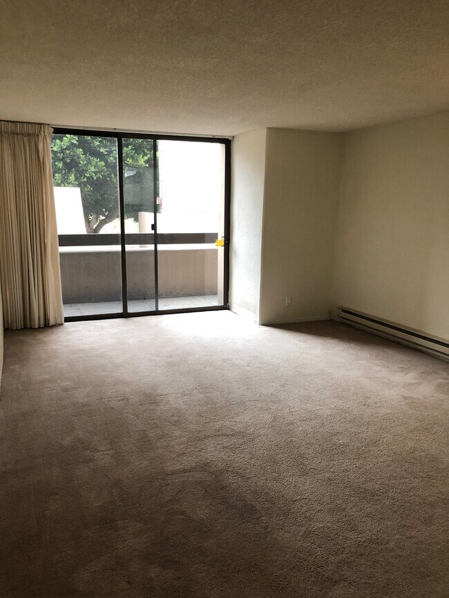 Building Photo - 2055 Sacramento St