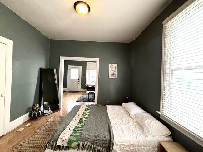 Building Photo - 612 Park St.