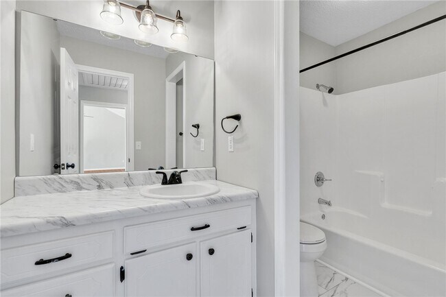 Building Photo - 100 Sunningdale Ct