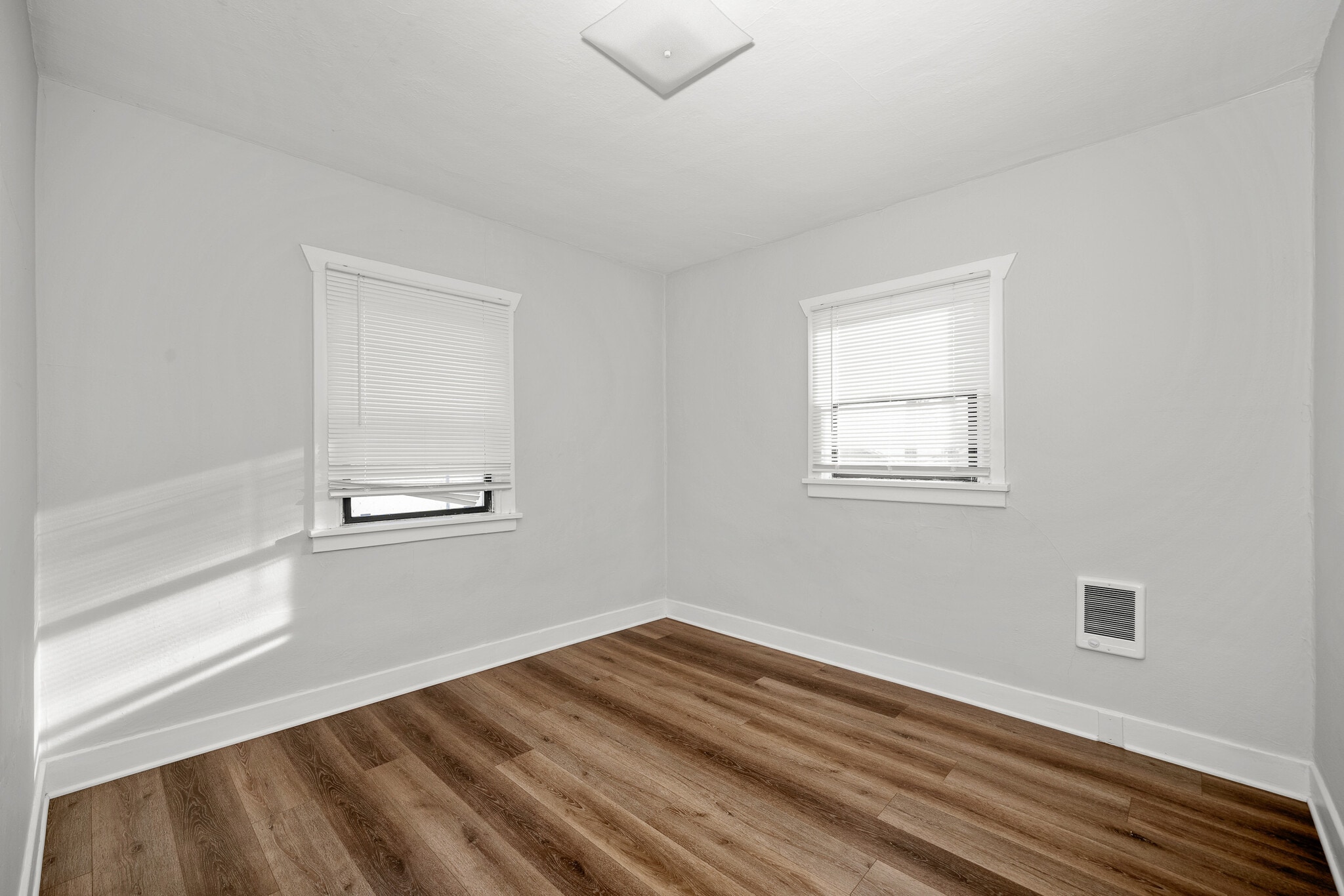 Building Photo - 214 E Euclid Ave