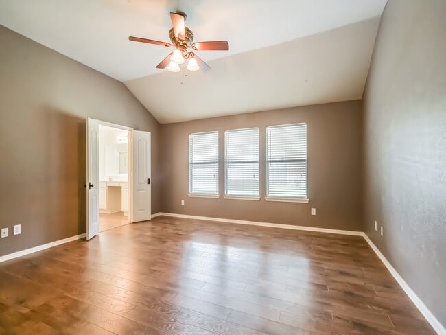 Building Photo - 15310 Cypressedge Ct