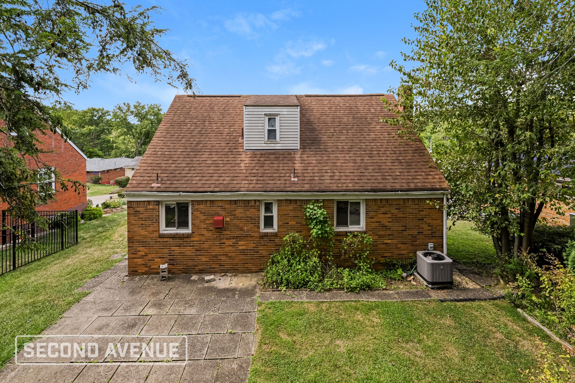 Building Photo - 1031 Greenlawn Dr