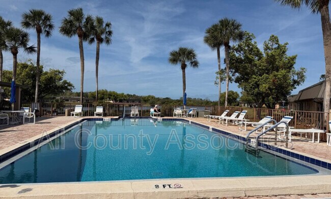 Building Photo - 4122 Hampton Dr