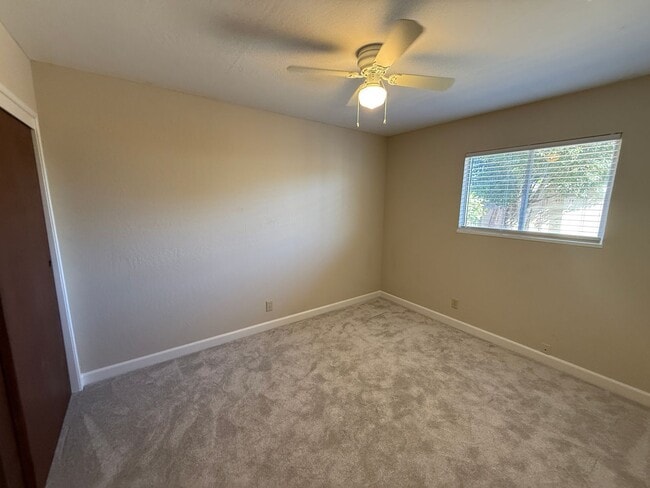 Building Photo - 611 Fairview Dr