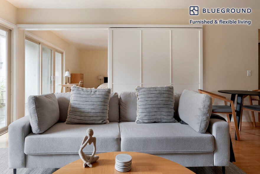 Building Photo - 594 Channing Ave