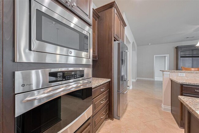 Building Photo - 2722 Park Oak Ct