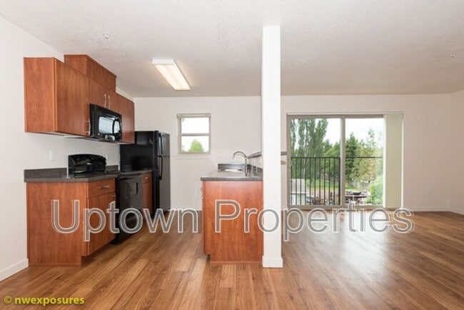 Building Photo - 4775 SW Franklin Ave