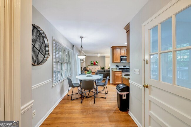 Building Photo - 801 Mockingbird Ln