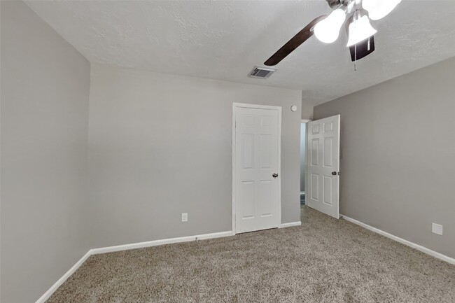 Building Photo - 16054 Pinyon Creek Dr
