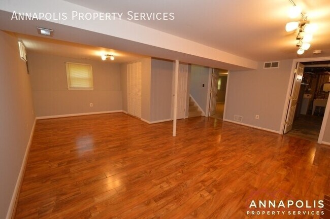 Building Photo - 556 Arundel Dr