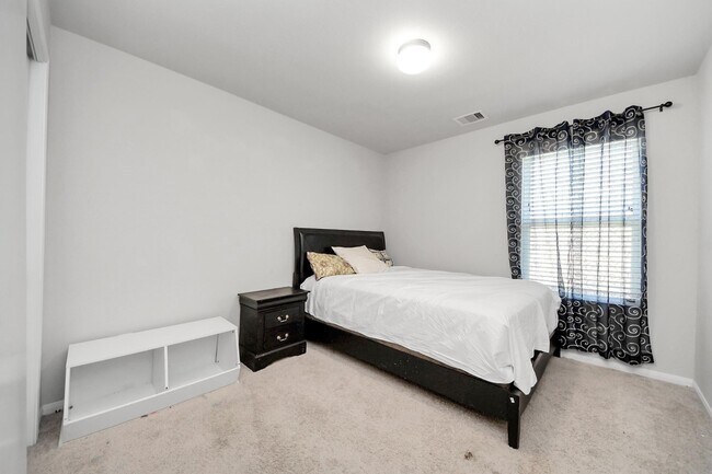 Building Photo - 2643 Ridgeback Dr