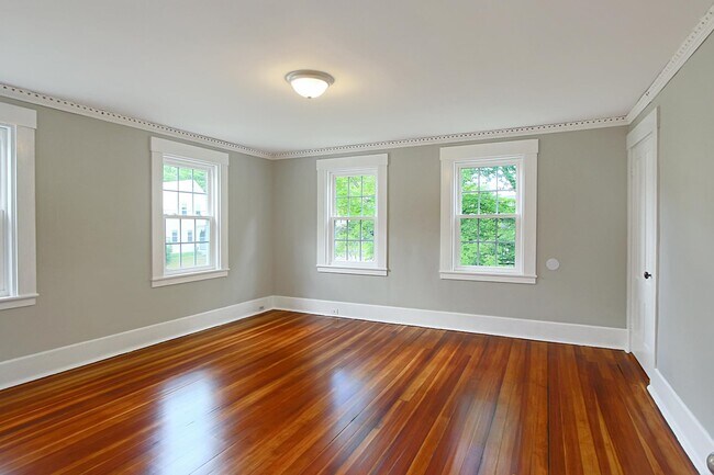 Building Photo - 35 Souhegan St
