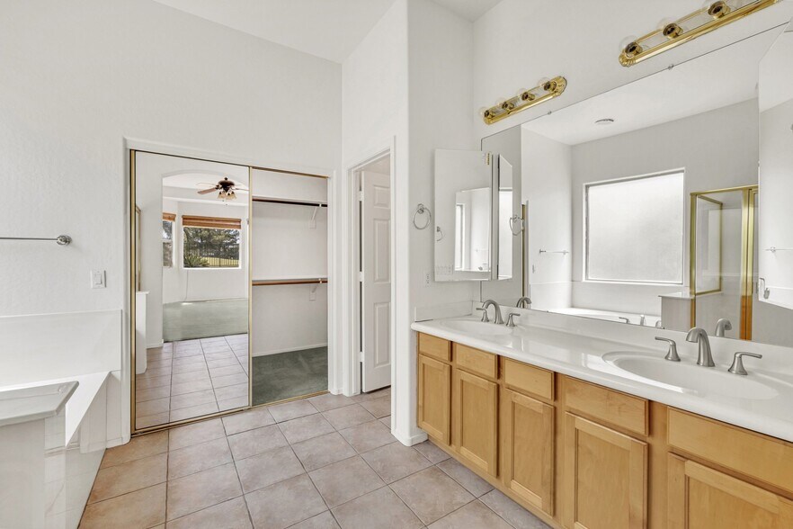 Building Photo - 9639 E Lobo Ave