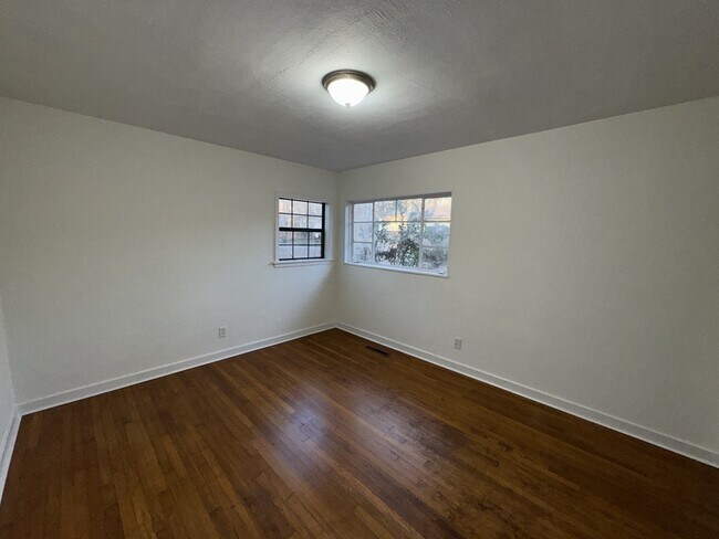 Building Photo - 3147 Shirley Dr