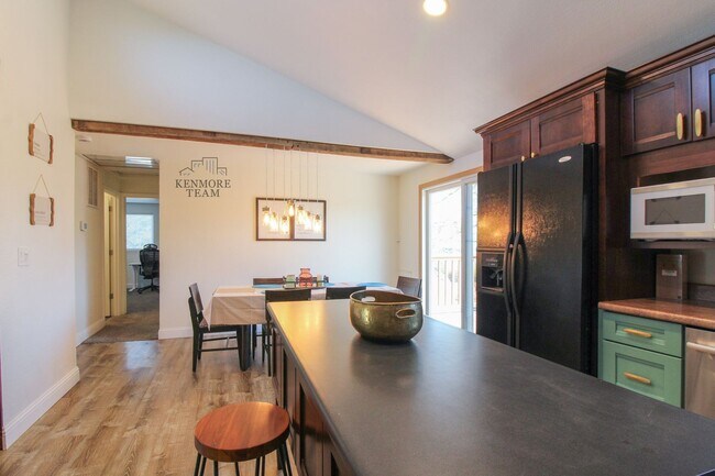 Building Photo - FURNISHED: 5 Bedroom, 2 Bath Home in Kennewick