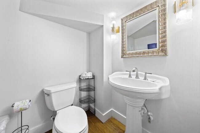 Building Photo - 15 Meeting St