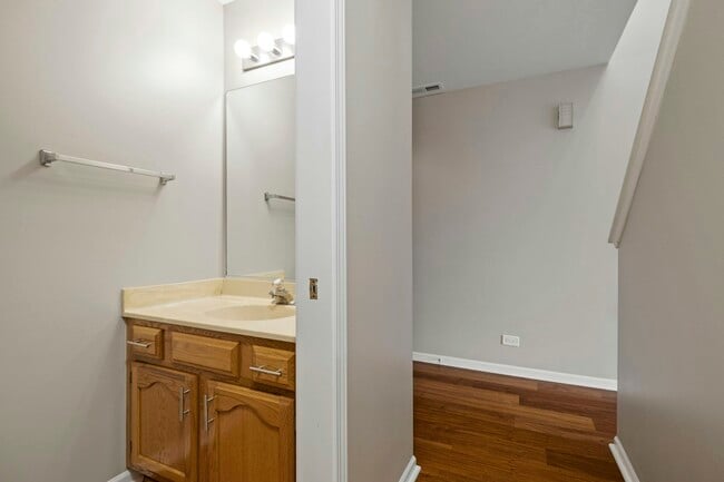 Building Photo - 135 Hampton Ave