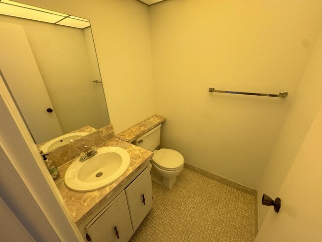 Building Photo - 490 Flanders Dr