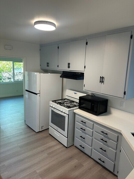 Building Photo - 209 W Palmer Ave