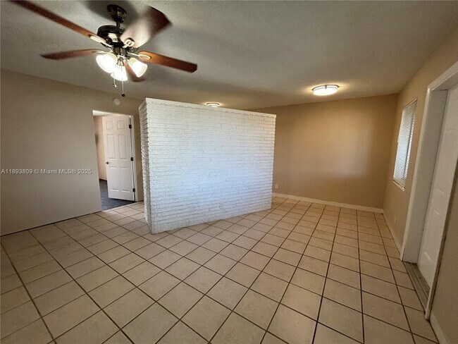 Building Photo - 3049 NW 9th Ave