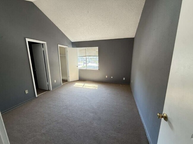 Building Photo - 7700 Creekbend Dr