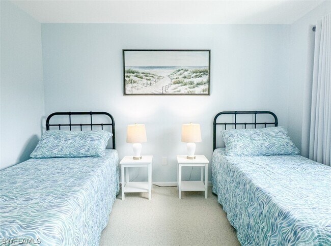 Building Photo - 788 Park Shore Dr